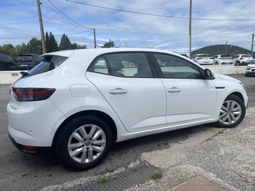 Image véhicule  Renault MEGANE IV (2)
