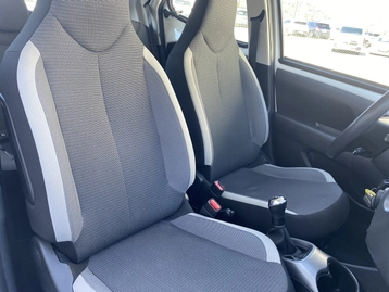 Image véhicule  Toyota AYGO (13)