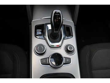 Image véhicule  Alfa Romeo STELVIO (35)