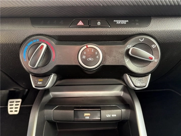Image véhicule  Kia RIO (13)