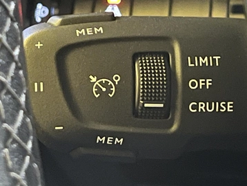 Image véhicule  Peugeot 3008 (15) Image véhicule  Peugeot 3008 (15)