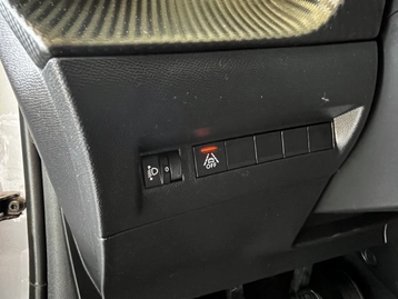 Image véhicule  Peugeot 208 (13)