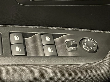 Image véhicule  Peugeot 208 (2)