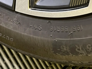 Image véhicule  Peugeot 208 (18)