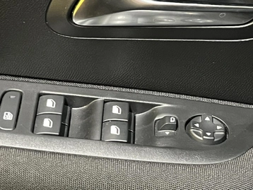Image véhicule  Peugeot 208 (10)