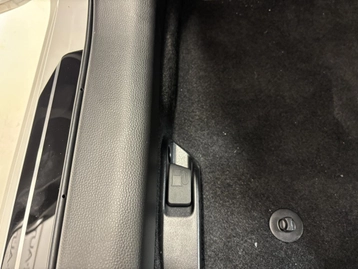 Image véhicule  Toyota COROLLA TOURING SPORT (12)