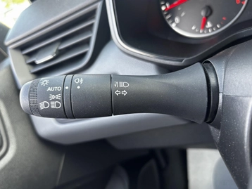 Image véhicule  Renault CLIO (9)