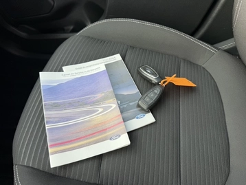 Image véhicule Ford KUGA (26) Image véhicule Ford KUGA (26)